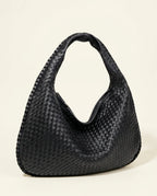 Tilly | Knitted shoulder bag in KIM London product styling