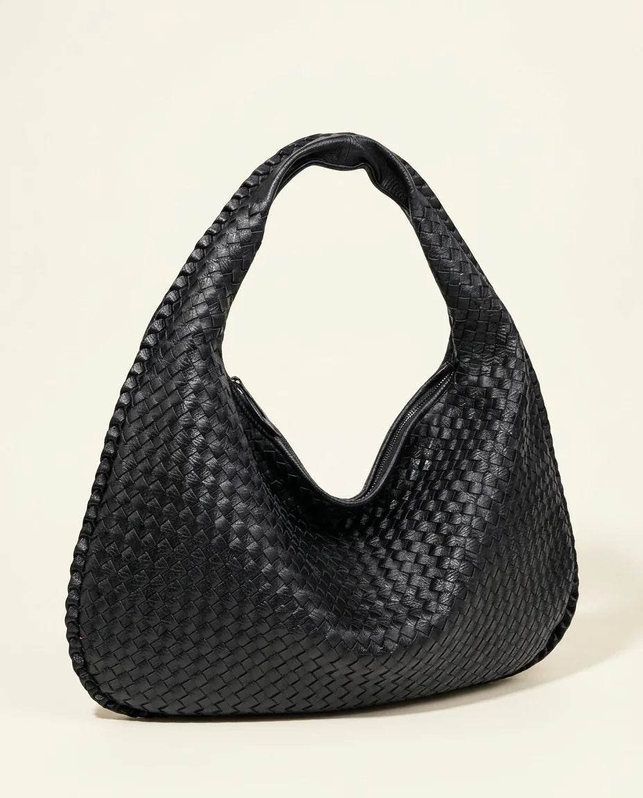 Tilly | Knitted shoulder bag in KIM London product styling